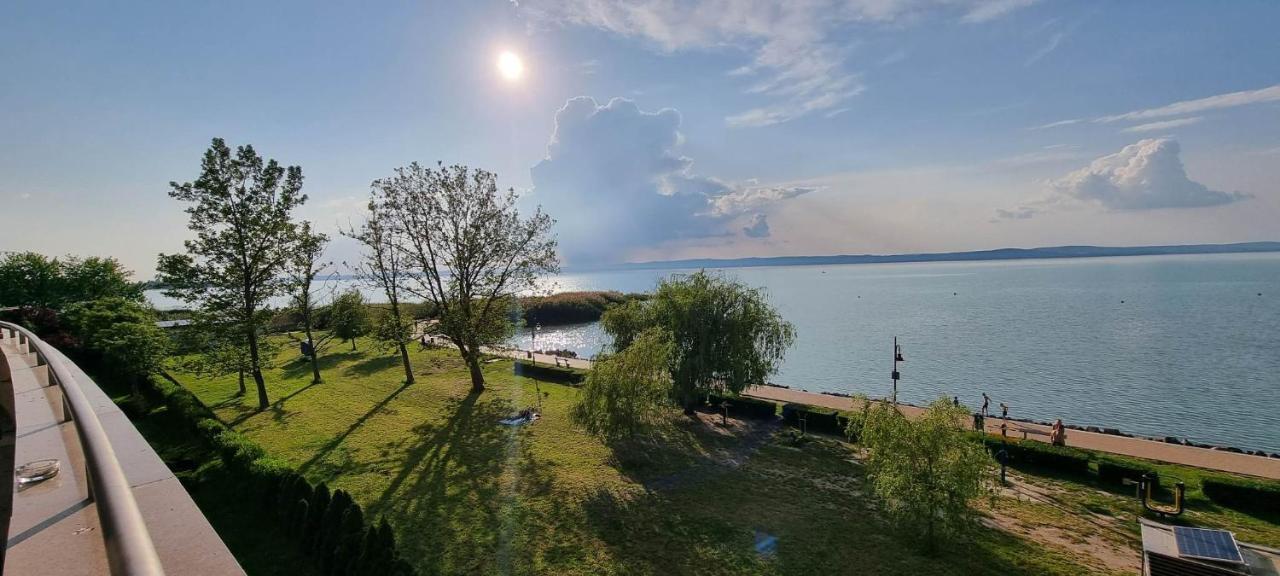 'Good Feelings' Aparthotel Siófok Exterior foto